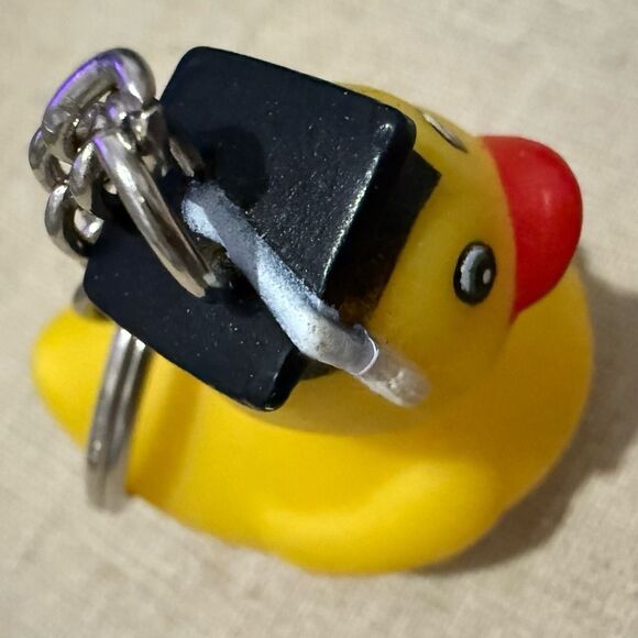 Graduation Duck Keychain Yellow Rubber with Cap & Diploma – Cute Gift Idea - Picture 16 of 17